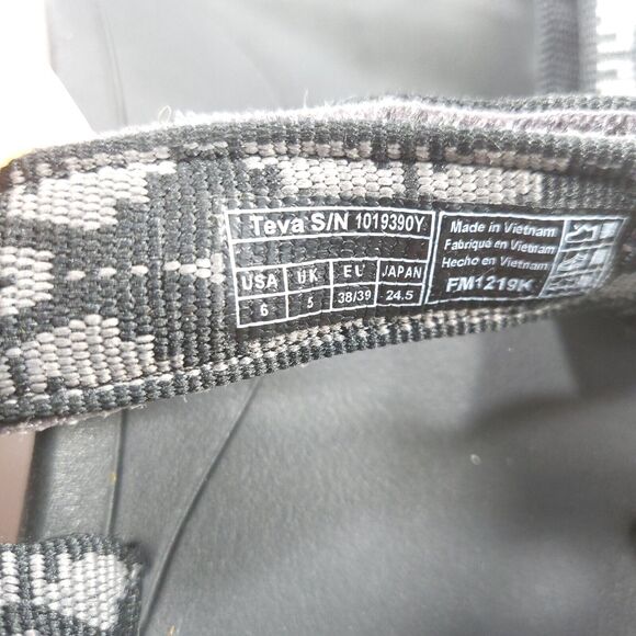 Teva Hurricane Outdoor Adjustable Sandal Youth Size 6 1019390Y Gray Black - Picture 7 of 9